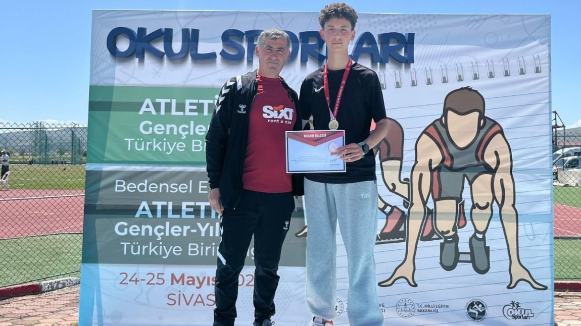 Öğrencilerimizden Atletizmde Madalya Yağmuru